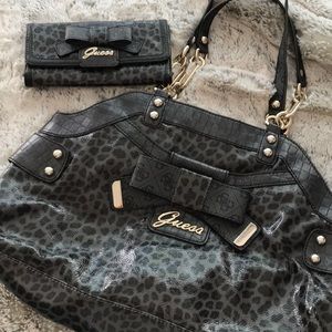 Guess bag with matching wallet